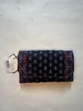 VERA BRADLEY Crossbody Wallet Classic Navy Blue Red Paisley NWT KL